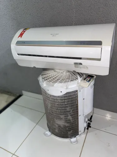 Ar condicionado 9 mil btus com garantia ?