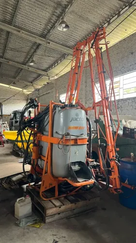 Pulverizador Jacto 800 Litros 