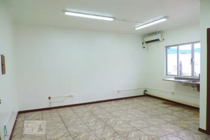 Sala comercial 25m² - Córrego Grande
