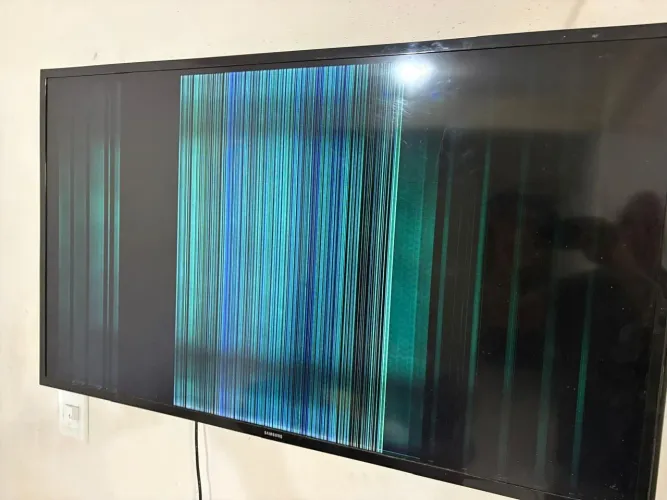Tv Samsung 43  com defeito 