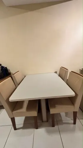 MESA DE JANTAR C/ 4 CADEIRAS
