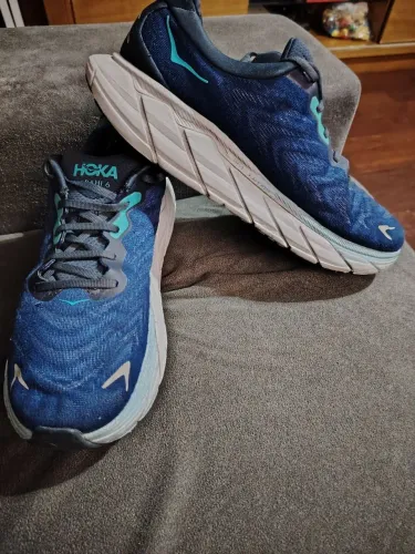 Tênis Hoka One One Arahi 6