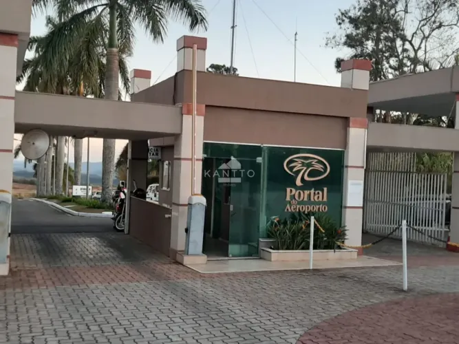 TERRENO A VENDA NA RUA PRINCIPAL DO CONDOMINIO PORTAL DO AEROPORTO