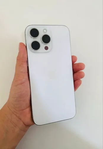 iPhone 15 Pro Max 256GB Titânio Branco IMPECÁVEL 