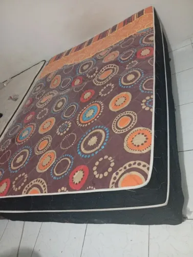 Vendo cama box casal Bem conservada
