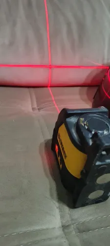 nível a laser Dewalt funcionando perfeitamente