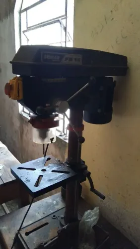 Furadeira de bancada marca schuz pouco usada fb 16 5/8
