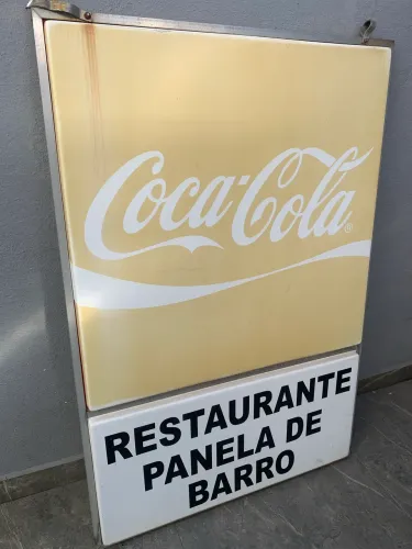 Luminoso Coca-Cola conservado 