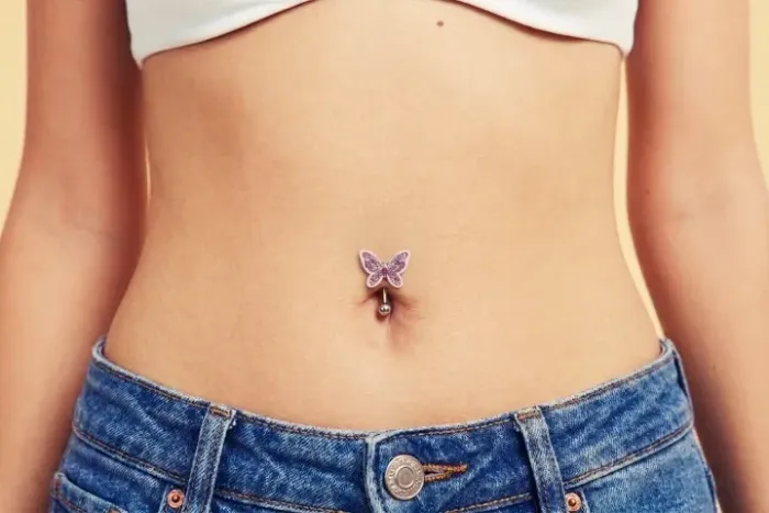 Piercing Curvado para Umbigo - Borboleta Rosa Cravejada de Cristais