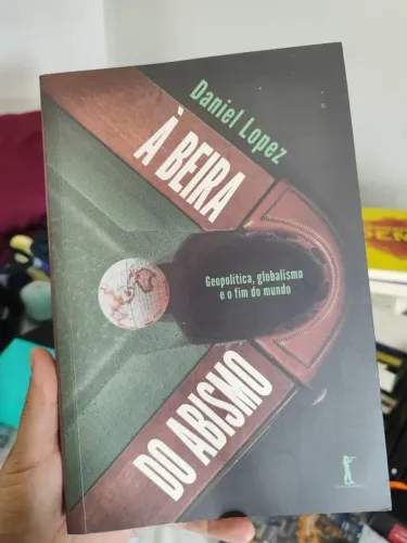 À beira do abismo: geopolítica, globalismo e o fim do mundo