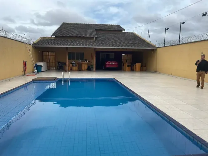 Casa com Piscina em Lote de 500m²  Ideal para Comércio | R$ 850 mil codigo: 294136