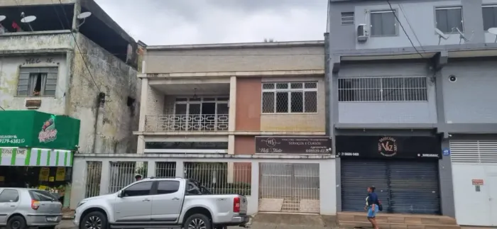 Casa a venda para comércio com 300 metros quadrados com 4 quartos