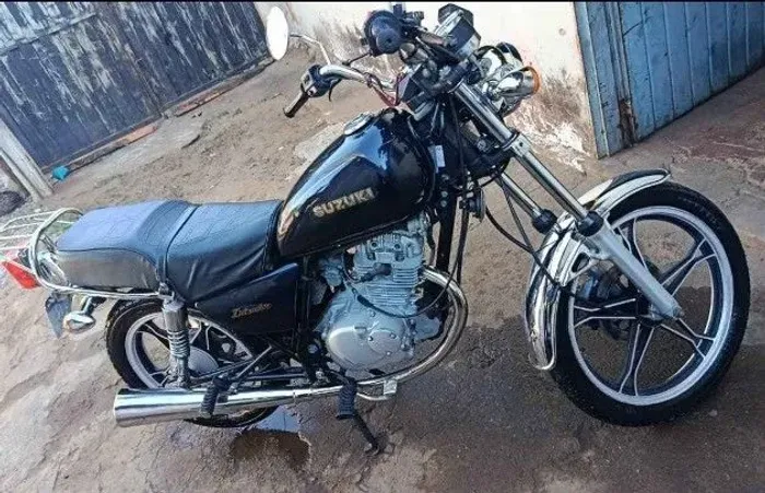 Suzuki Intruder