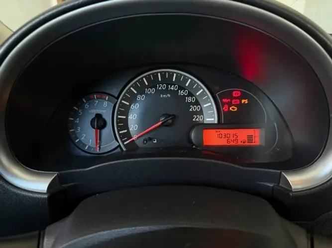 Nissan March SV 1.6 16V Flex Fuel 2014