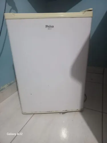 Vende se um frigobar