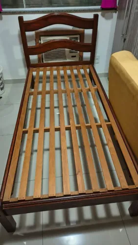 Cama de solteiro madeira pura sem colchão