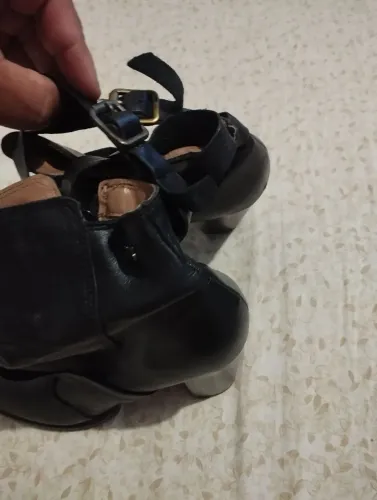 Estou vendendo bota de couro condições boa