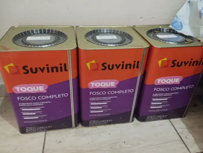 Vendo duas latas de tinta Suvinil mil reais as duas