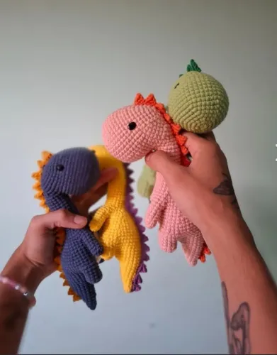 Diplodocus Dinossauro Baby Naninha de Apego Maternidade Enxoval Amigurumi Crochê