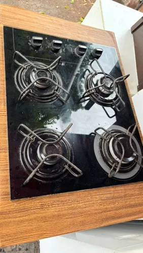 Fogão Cooktop 4 Bocas com Gabinete muito conservado e funcionando perfeitamente entrego