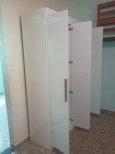Troco este guarda roupa novinho numa geladeira boa meu ZAP *