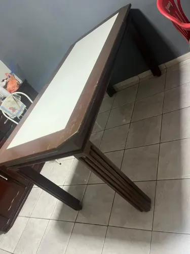 Mesa e comoda 