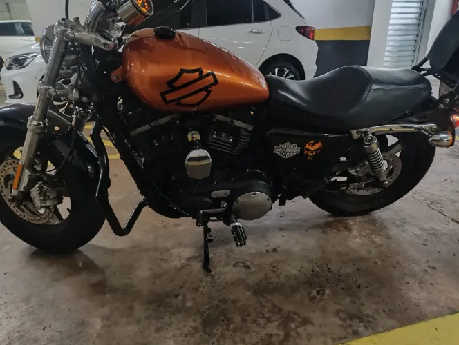Sportster laranja e preta , 1200cc mod CA, ano 2015