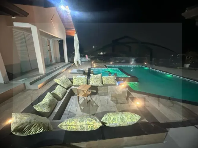Sobrado em condomínio para venda - 1700 metros quadrados com 6 quartos em IGARATA - Igarat