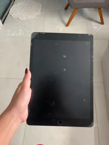 Vendo IPad 9° geração 64GB em perfeito estado , está com película de escrever em cima 