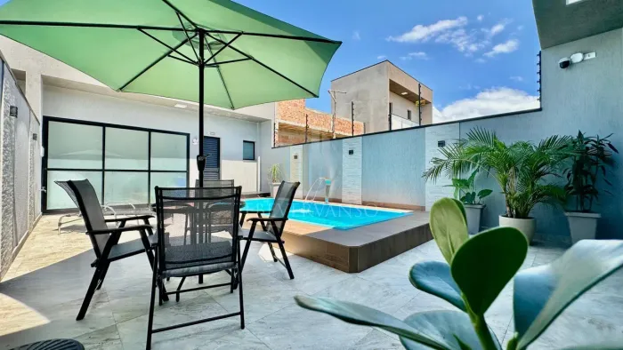 Casa com Piscina Próximo ao Mar - Guaratuba, PR