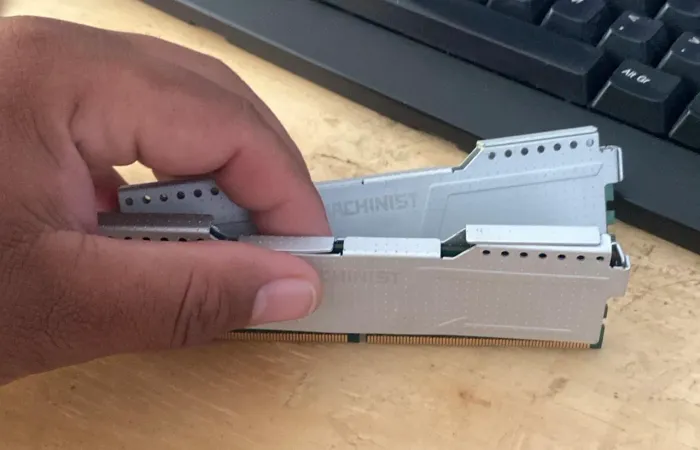 Duas memórias Memória machinist ecc 16gb