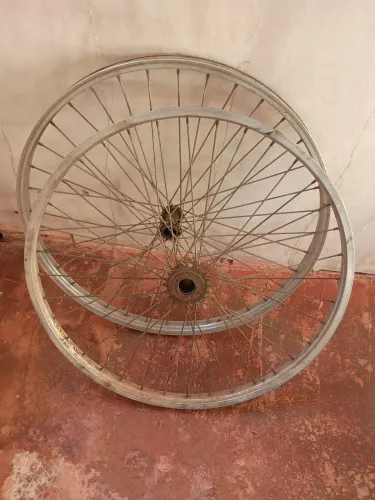 Aro 26 de bicicleta  R$:30 OS DOIS zona leste NAO ENTREGO