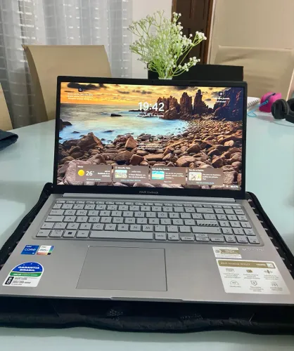Notebook ASUS Vivobook 15, Intel Core i5, 8 GB, 256 GB SSD W11 Home, 15.6'' FHD