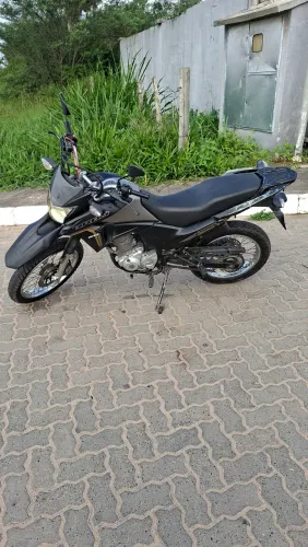 Moto de procedência.