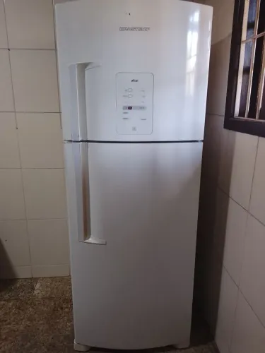 Vendo Geladeira Brastemp 127 v - Não forma gelo no freezer!