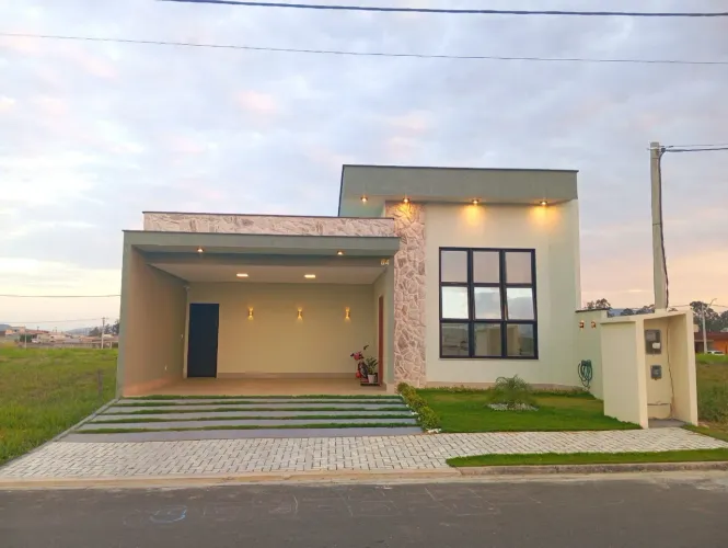 Casa de condomínio para venda com 150 m² com 3 quartos com suíte em Vila Vitoria - Porto R