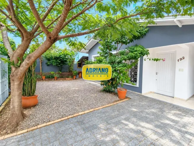 Casa com 3 dormitórios para alugar, 240 m² por R$ 5.719,88/mês - Capoeiras - Florianópolis