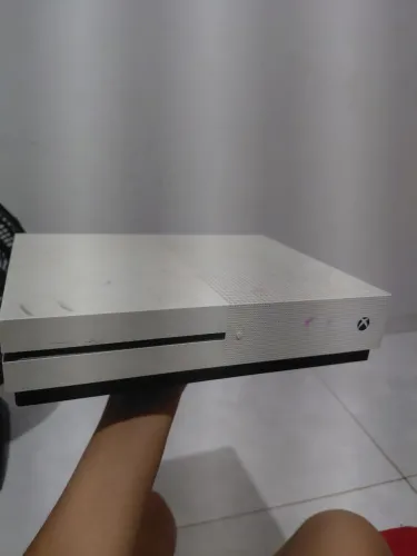 XBOX ONE S 800MB, NÂO TEM CONTROLE, USADO!