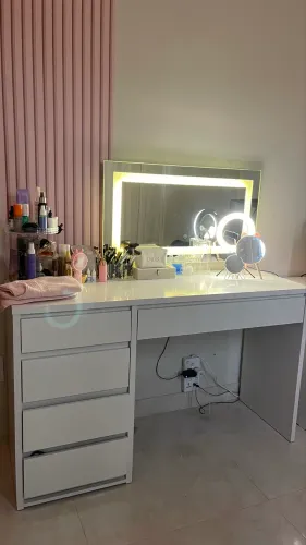 Vendo penteadeira com espelho de LED e acessórios