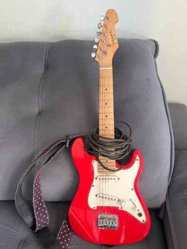 Guitarra Vogga Stratocaster Vermelha - Excelente Estado