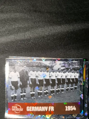 Figurias holográfica copa 2016
