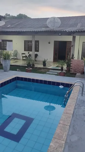 Linda casa, com piscina+ponto comercial. Apta para financiamento..