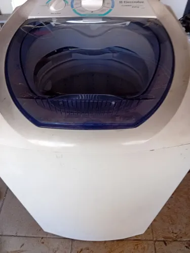 Vendo maquina eletrolux 6 kilos 220 volts