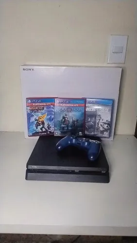 Playstation 4 Slim 1T Usado em excelente estado de conservação com um controle e 3 jogos