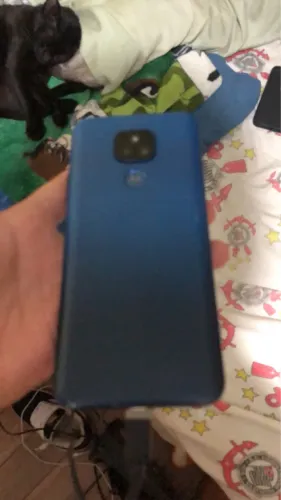 Vendo celular motorola 7plus 64giga com película e capinha tá zero