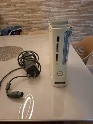 Xbox 360 com vários jogos e completo