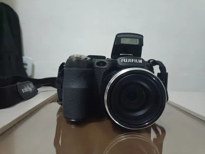 Câmera fotográfica Fujifilm obs: funcionando mas tela trincada
