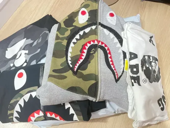 Bape Moletom + 3 camisetas usadas