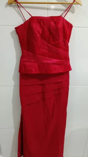 Vende- se vestido longo novo para festa, casamento, final de ano etc...tamanho P