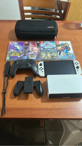 Nintendo oled com 4 jogos de Pokémon